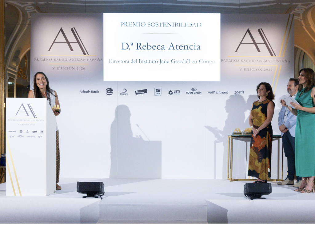 Prix Animal’s Health remis à Rebeca Atencia, la directrice de Tchimpounga (JGI Congo)